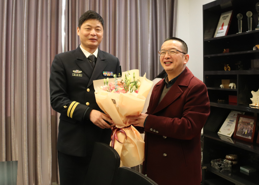温岭市委常委、人武部部长杨森林莅临美机亲热慰问温岭市明星企业家、党外人士代表林雪平总裁