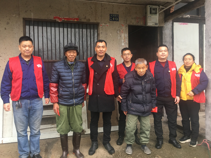 爱的路上，，，，，美机党支部一直在行动！