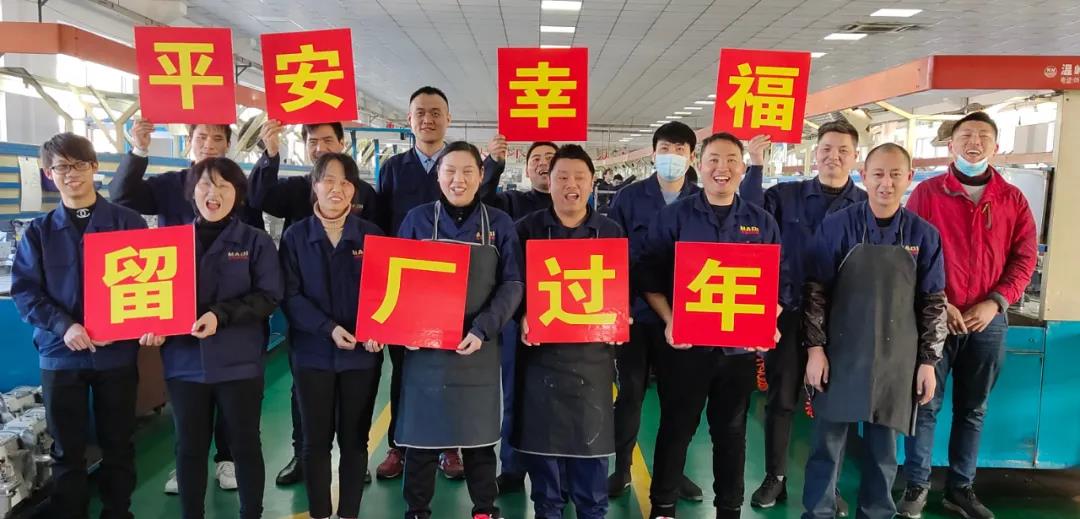 “就地过年”，，，，，这一群欠亨俗的美机人！